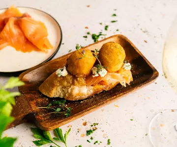 Cómo rentabilizar tu carta con croquetas: de pincho estrella a plato principal en hostelería